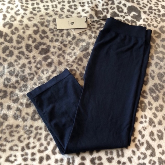 AVOCADO Seamless Capri Leggings in Blue Size M/L - Picture 4 of 13